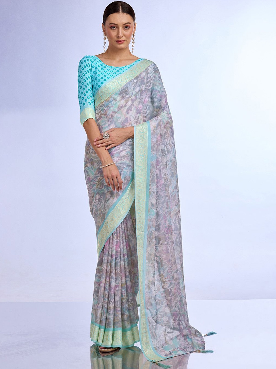 

Ishin Floral Pure Georgette Saree, Grey