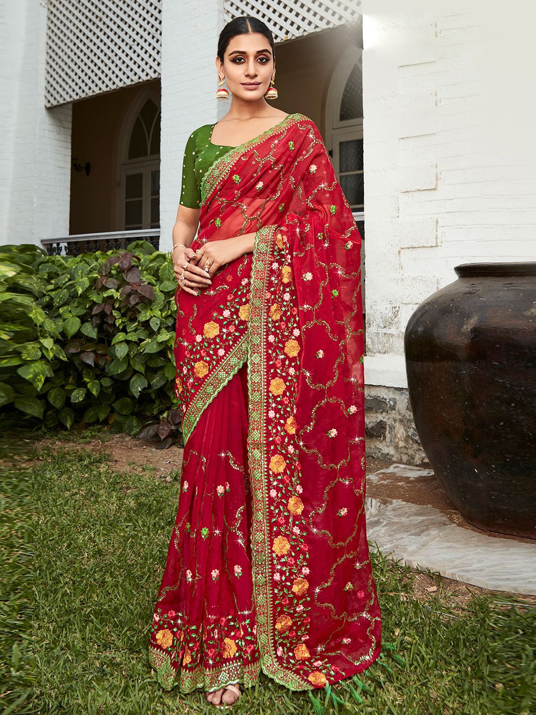 

ALAGINI Ethnic Motifs Sequinned Embroidered Saree, Red