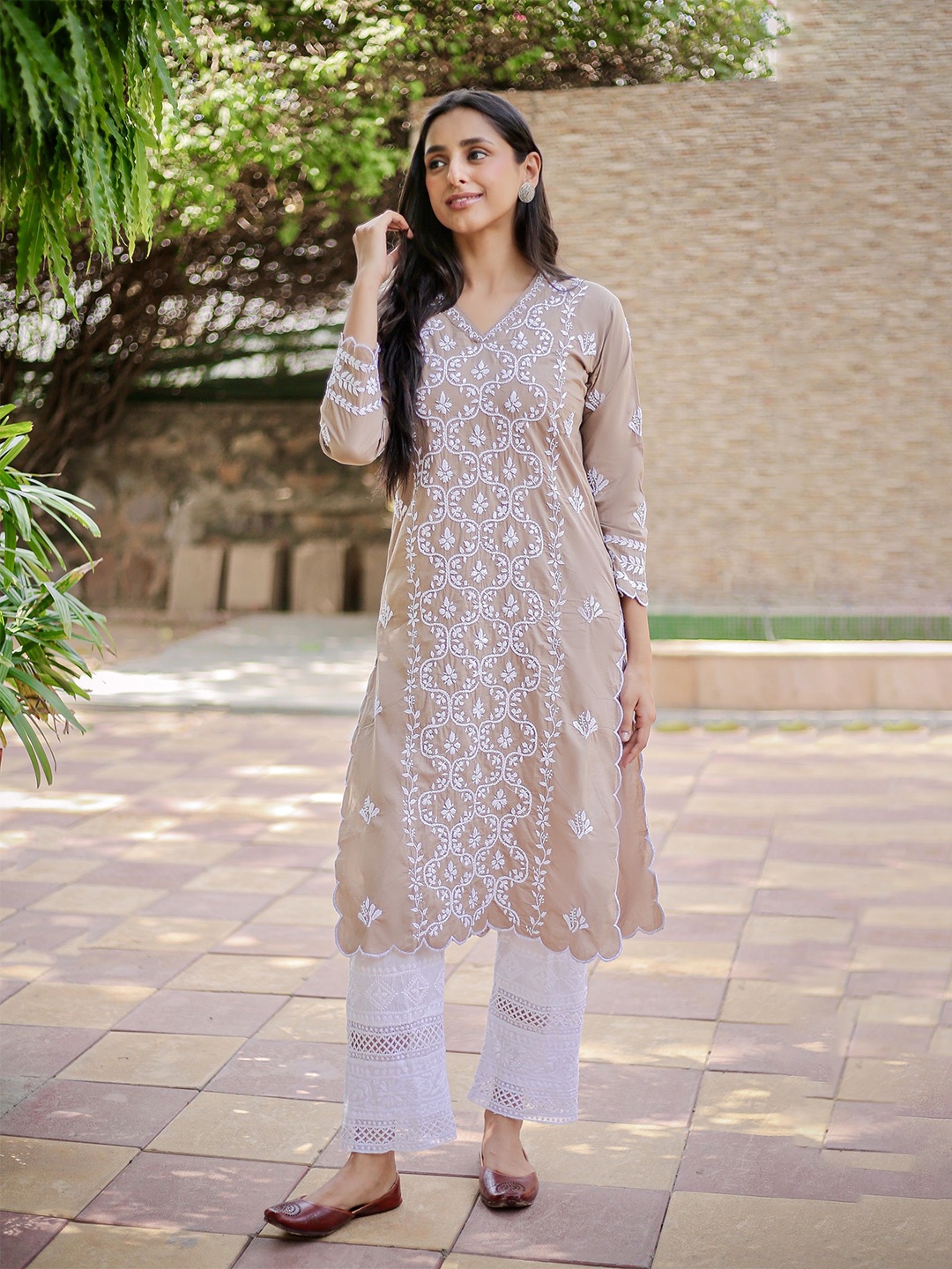 

HOUSE OF KARI Floral Embroidered Cotton Chikankari Kurta, Brown