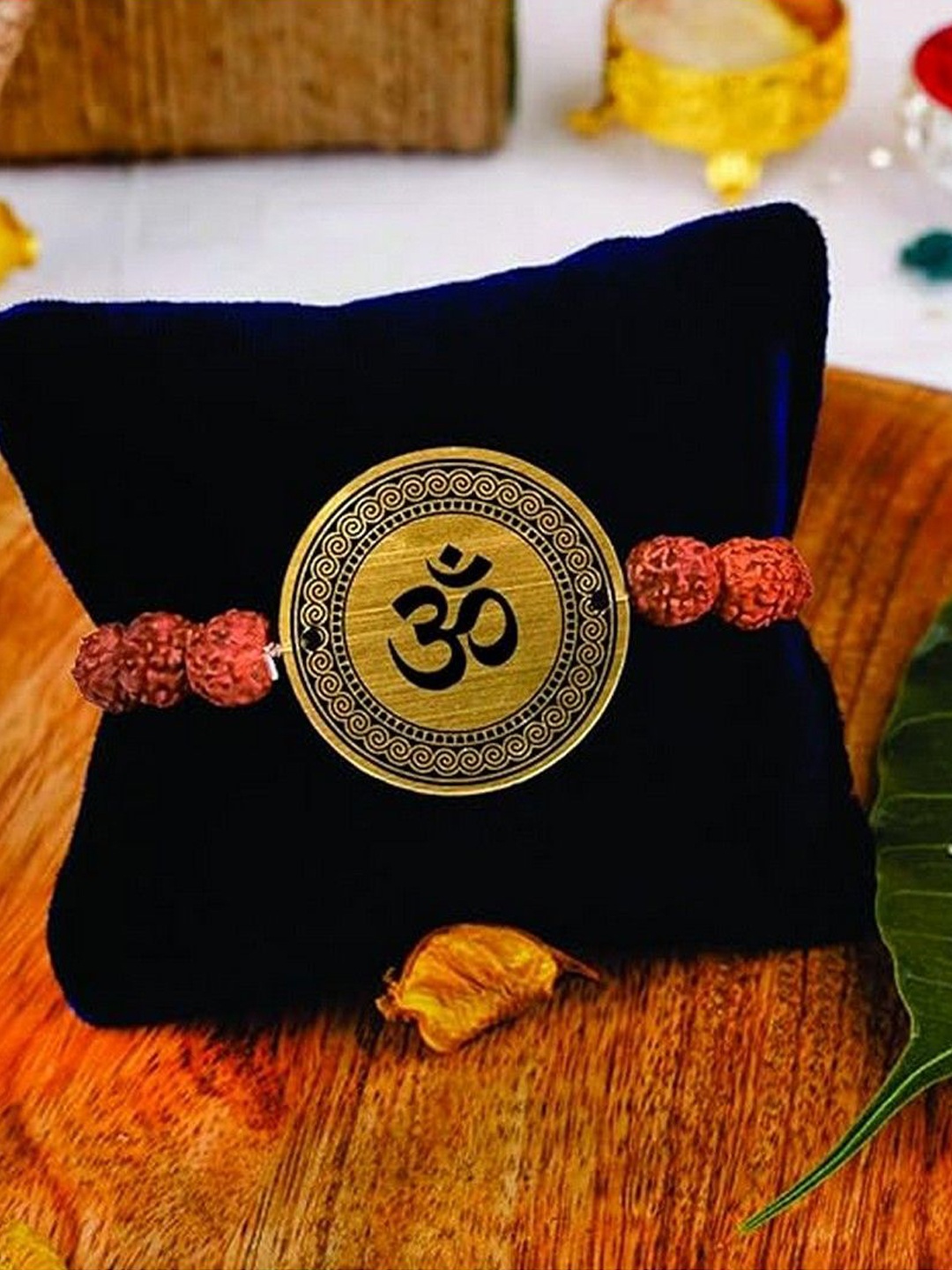 

THEYAYACAFE Boys Rudraksha Elasticated Rakhi, Brown