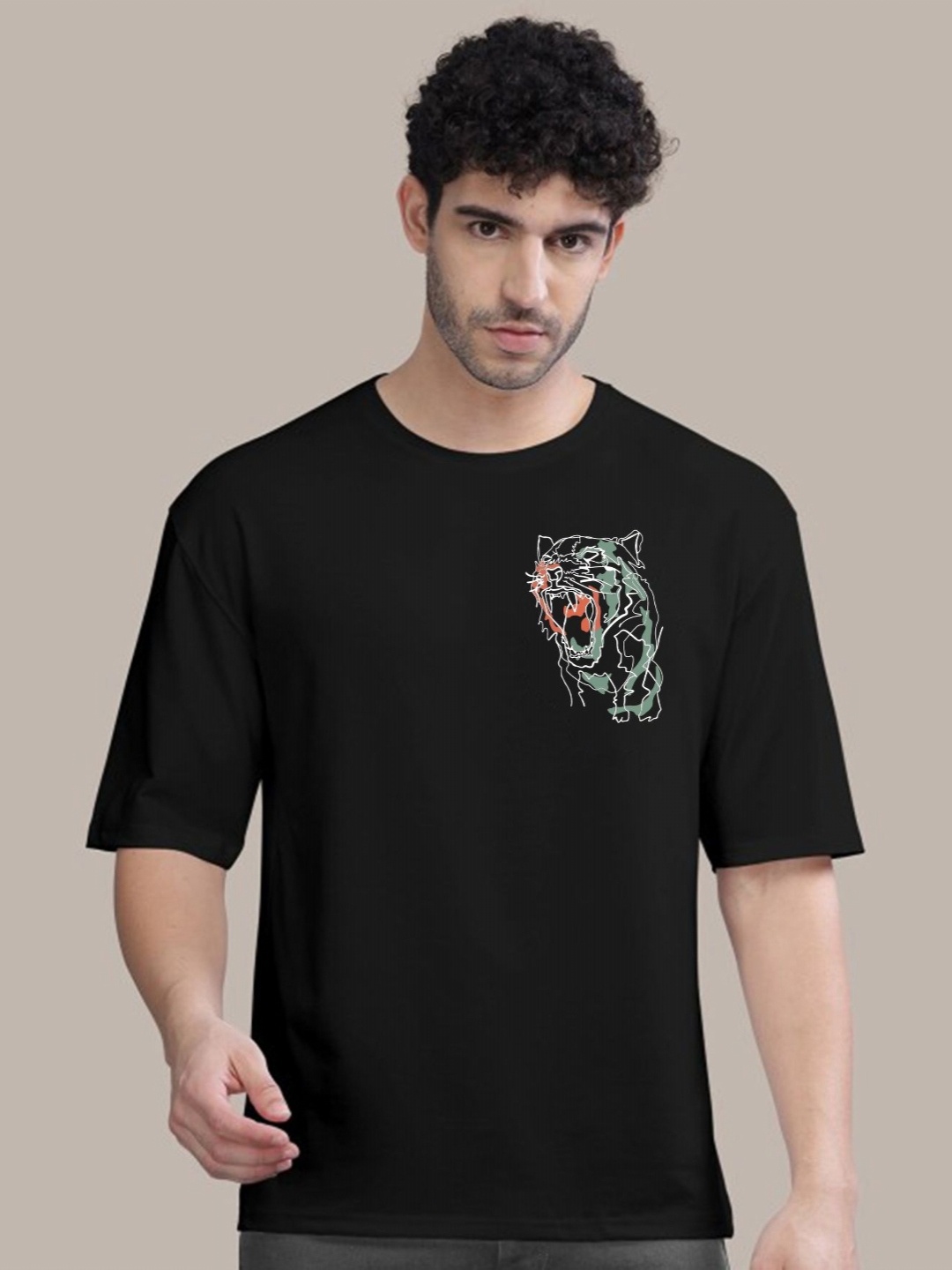 

AUSK Men Printed Applique T-shirt, Black