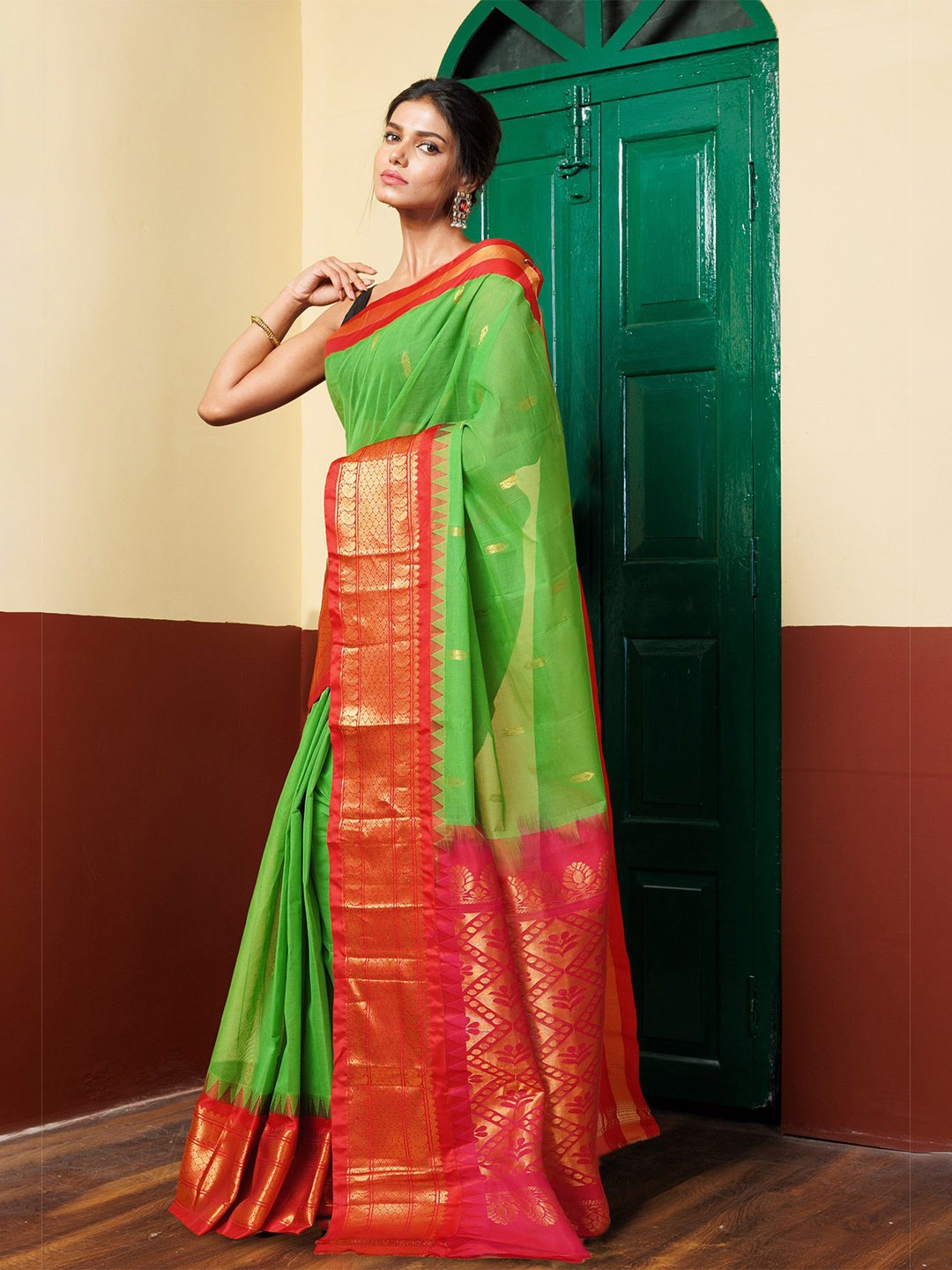 

Unnati Silks Woven Design Zari Pure Cotton Handloom Gadwal Saree, Green