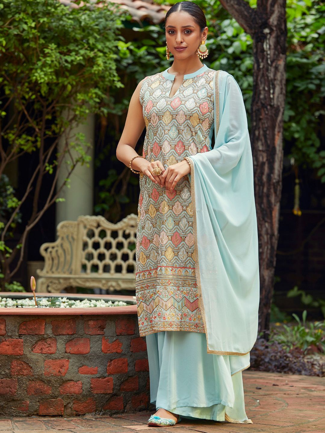 

WOMEN PLUS Floral Embroidered Sequinned Straight Kurta With Sharara & Dupatta, Turquoise blue