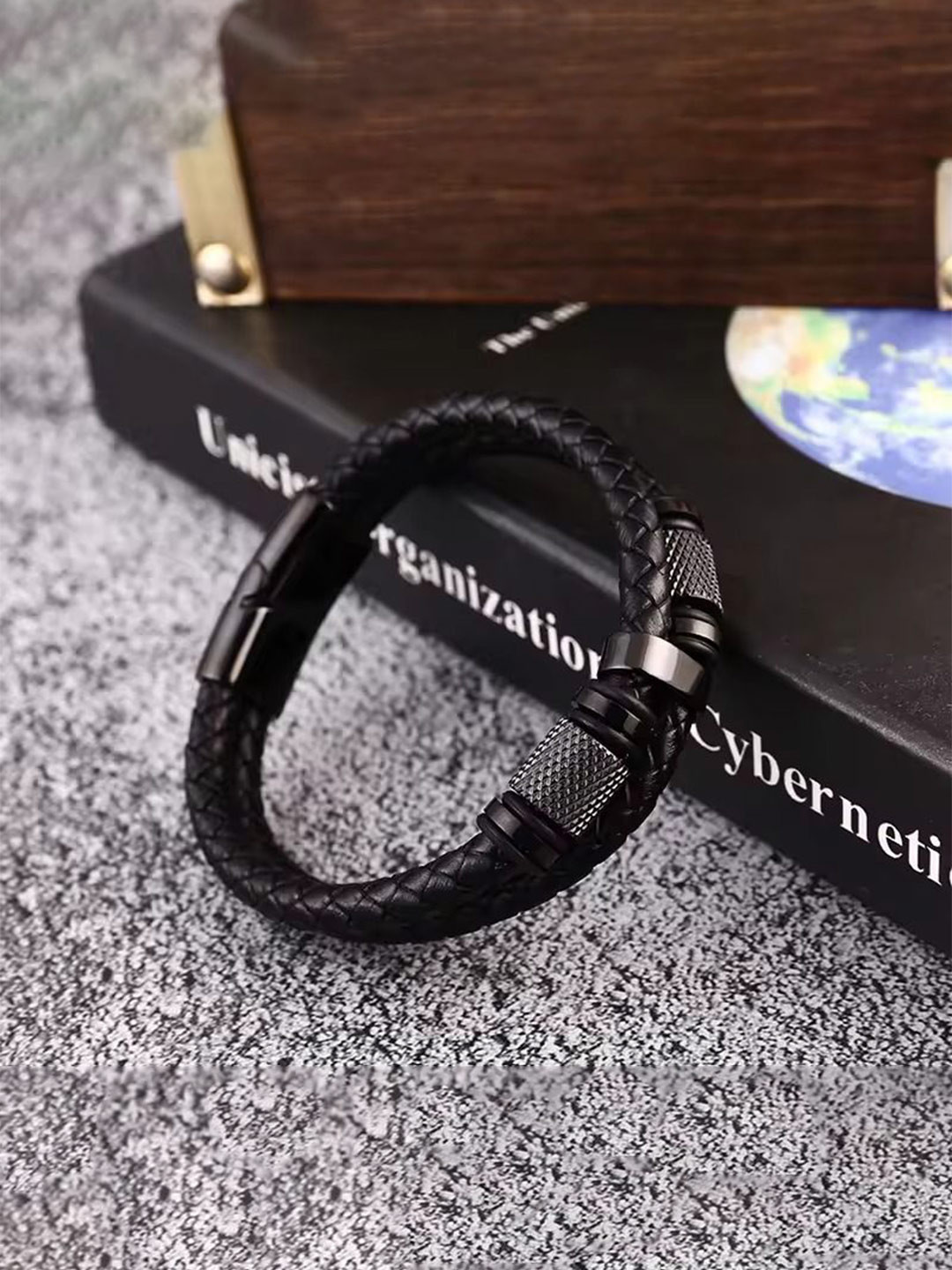 

MEENAZ Men Leather Silver Plated Kada Bracelet, Black