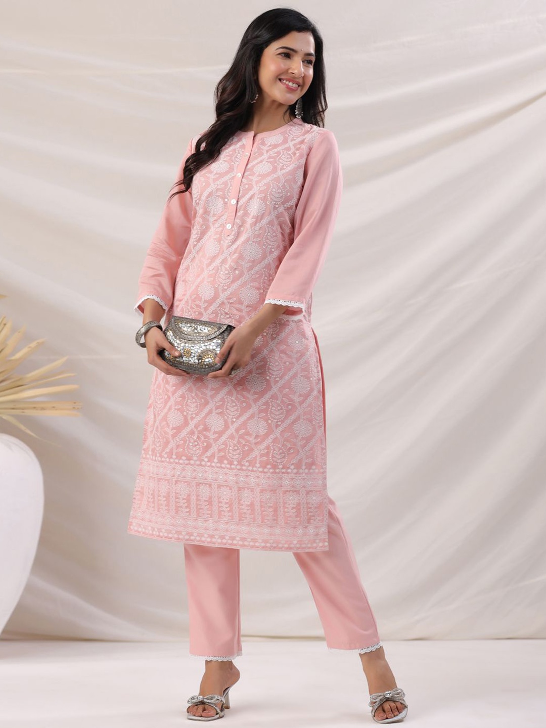 

Janasya Floral Embroidered Mandarin Collar Straight Kurta With Trousers, Peach