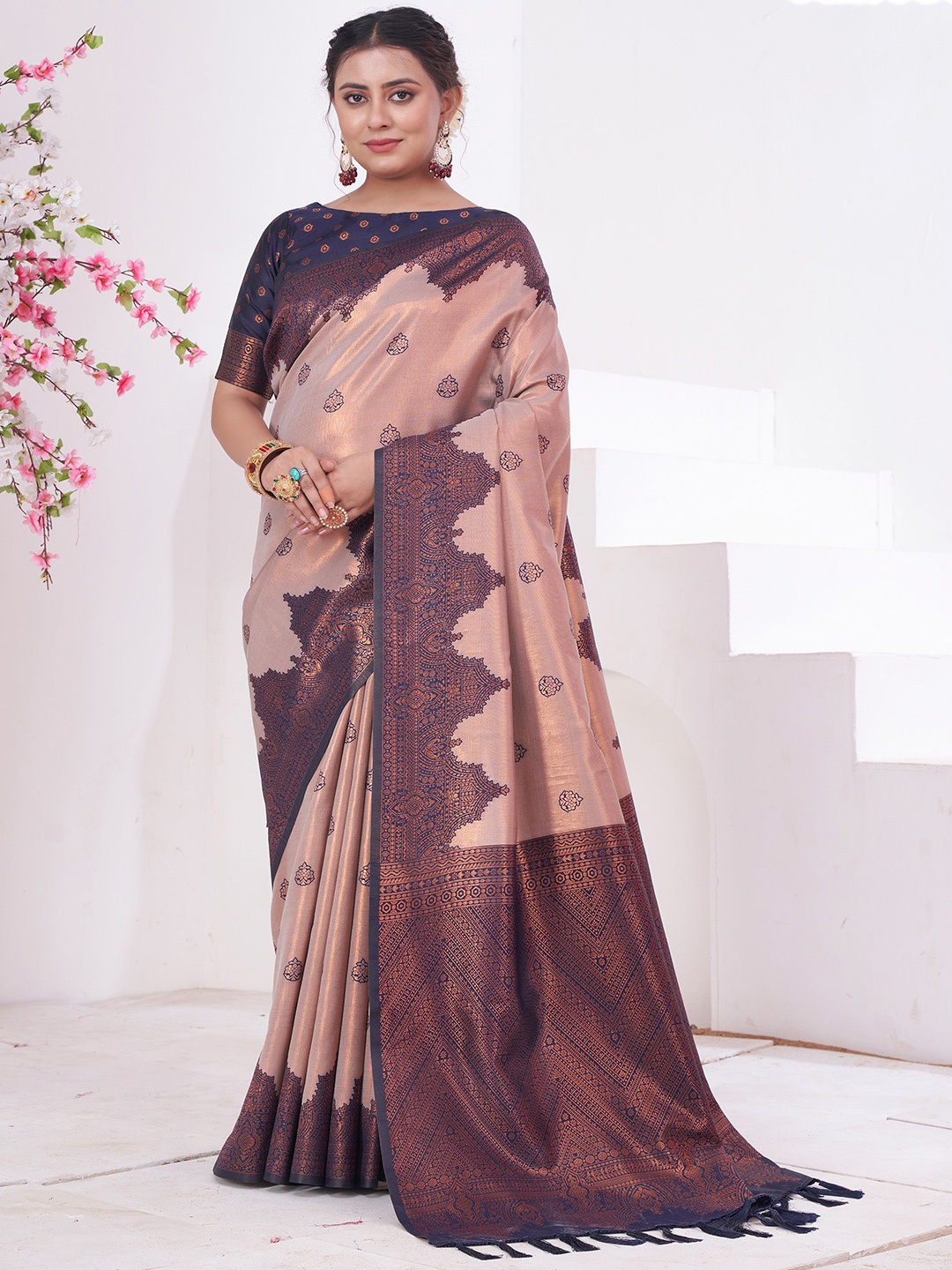 

Anouk Ethnic Motif Zari Woven Kanjeevaram Saree, Metallic