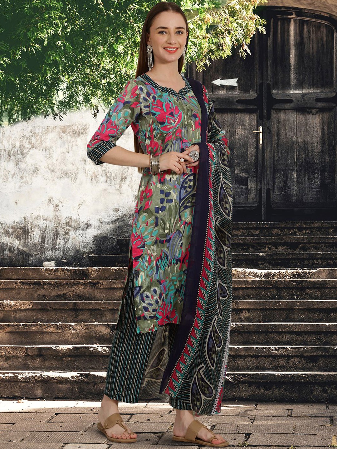 

7Threads Floral Printed Regular Pure Cotton Kurta with Trousers & Dupatta, Green