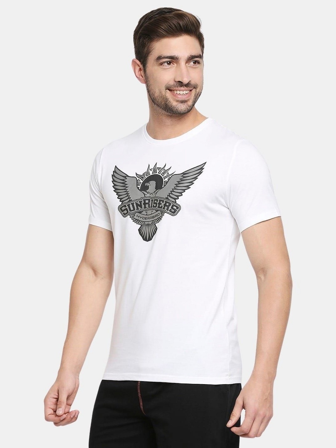 

macmerise Men Printed Applique T-shirt, White