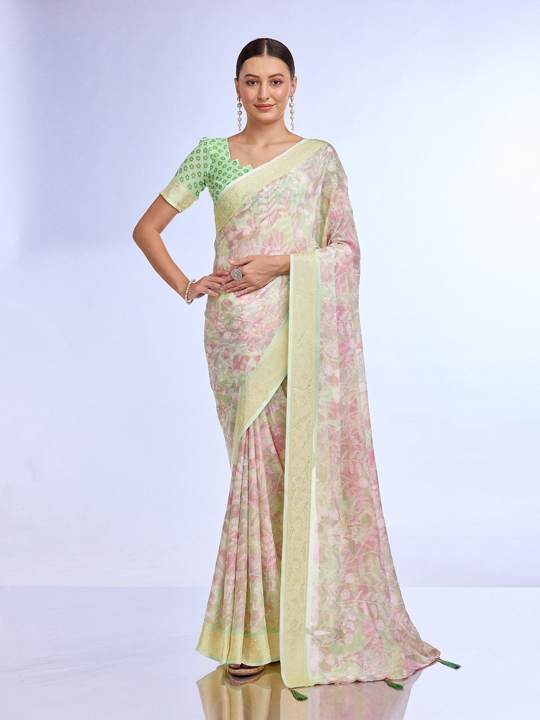 

Ishin Floral Zari Pure Georgette Saree, Green