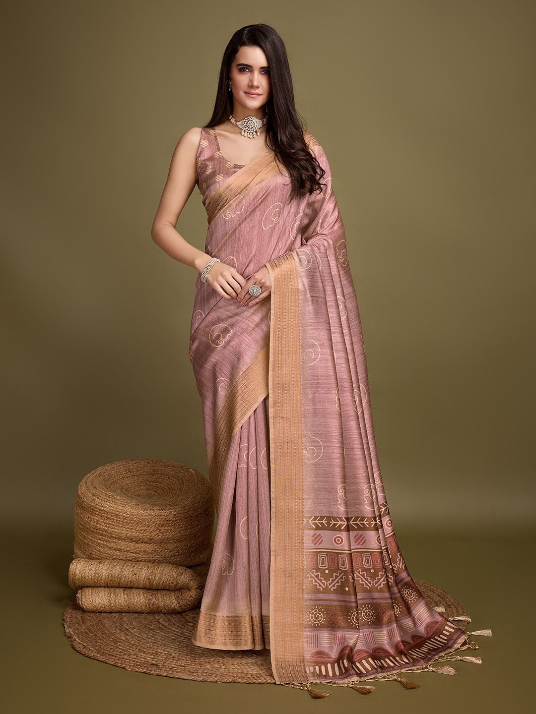 

Ishin Women Printed Zari Saree, Peach