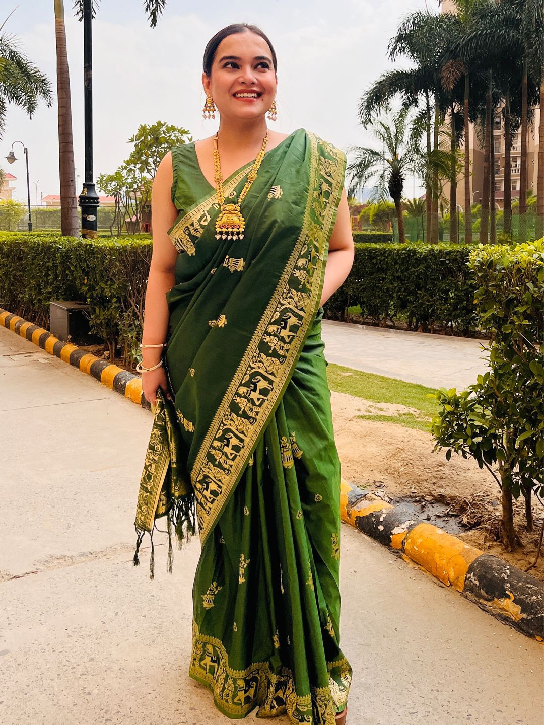 

Mitera Ethnic Motif Zari Woven Banarasi Saree, Green