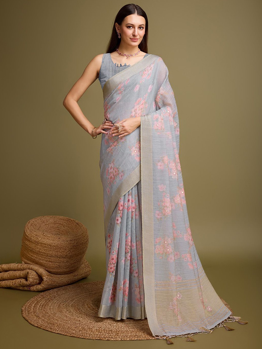 

Ishin Floral Embroidered Tissue Saree, Grey
