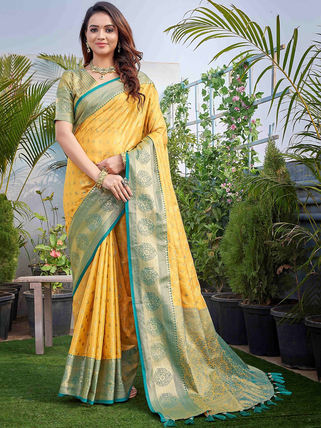 

HEER FASHION Ethnic Motif Zari Woven Banarasi Saree, Yellow