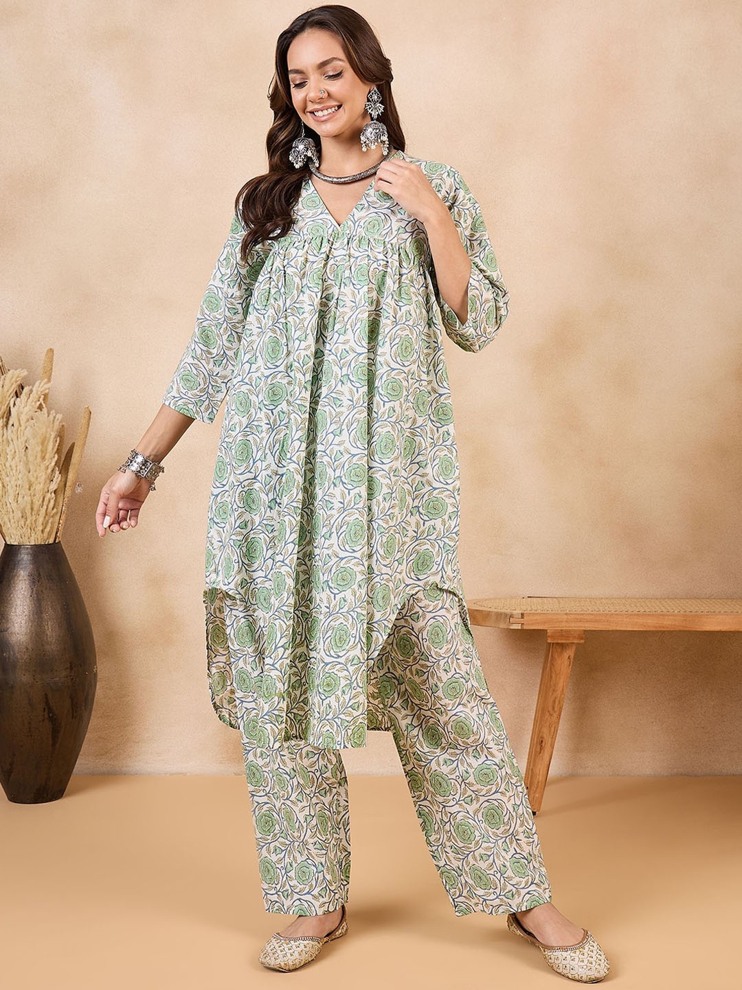 

Sangria Green & White Printed Printed V-Neck Pure Cotton Kurta With Trouser