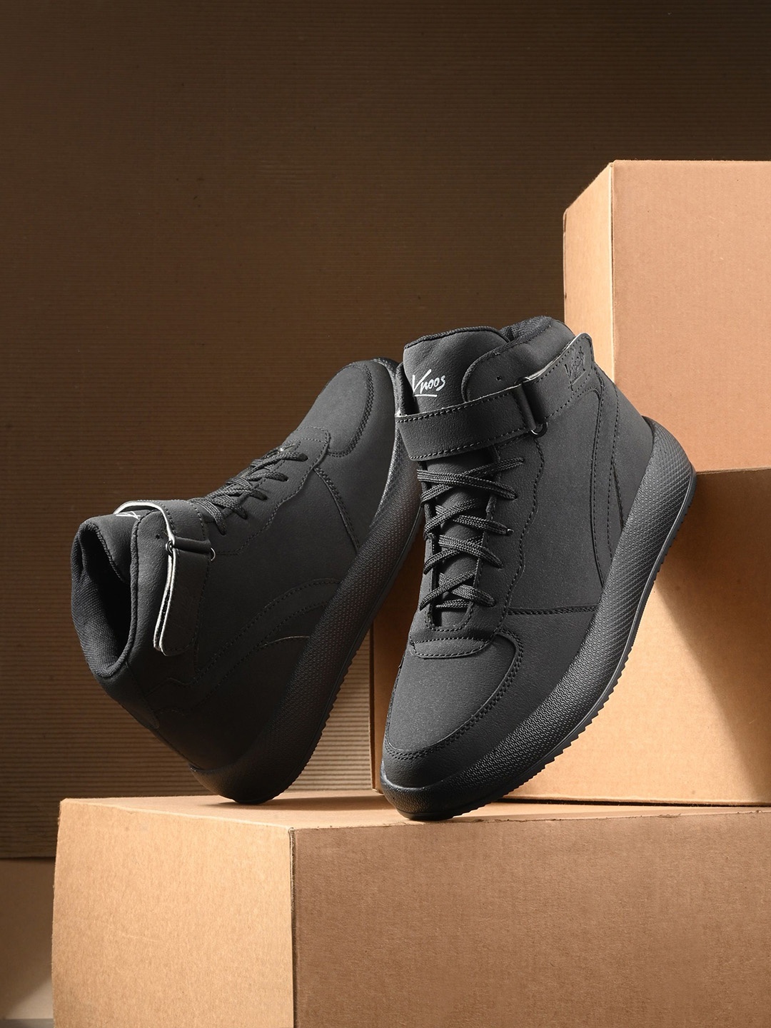 

knoos Men Round Toe Sneakers, Black