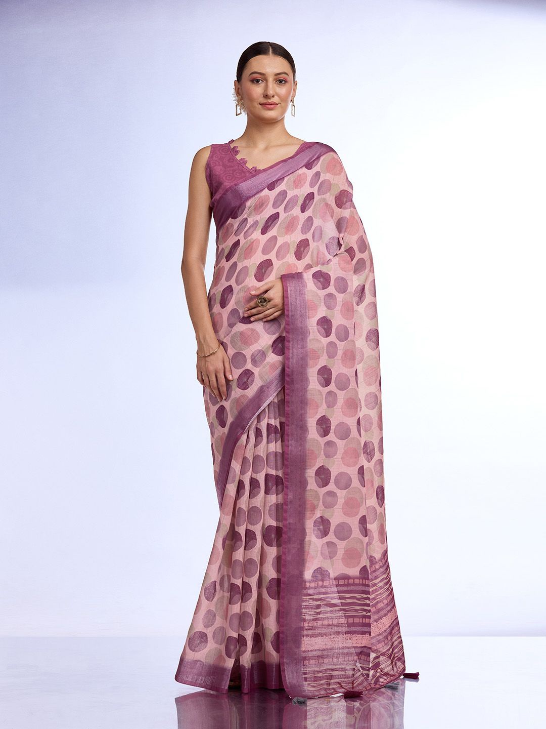

Ishin Geometric Zari Woven Tassel Saree, Burgundy
