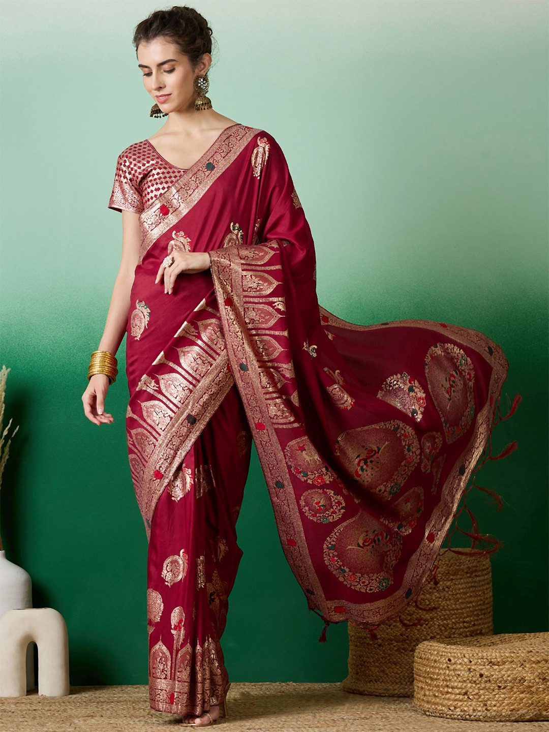 

VIRICA Ethnic Motif Zari Woven Saree, Red