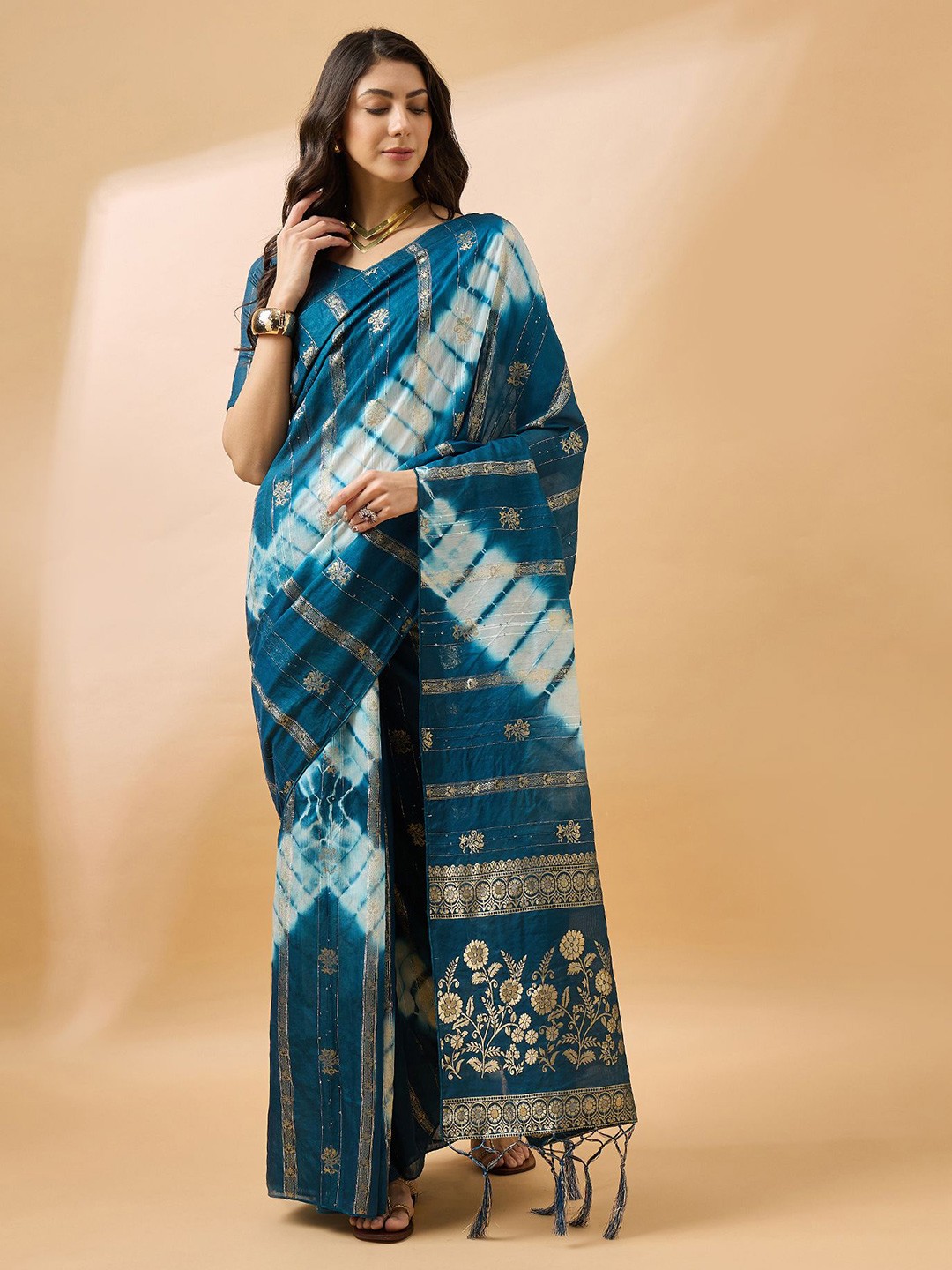 

VIRICA Tie and Dye Sequinned Saree, Turquoise blue