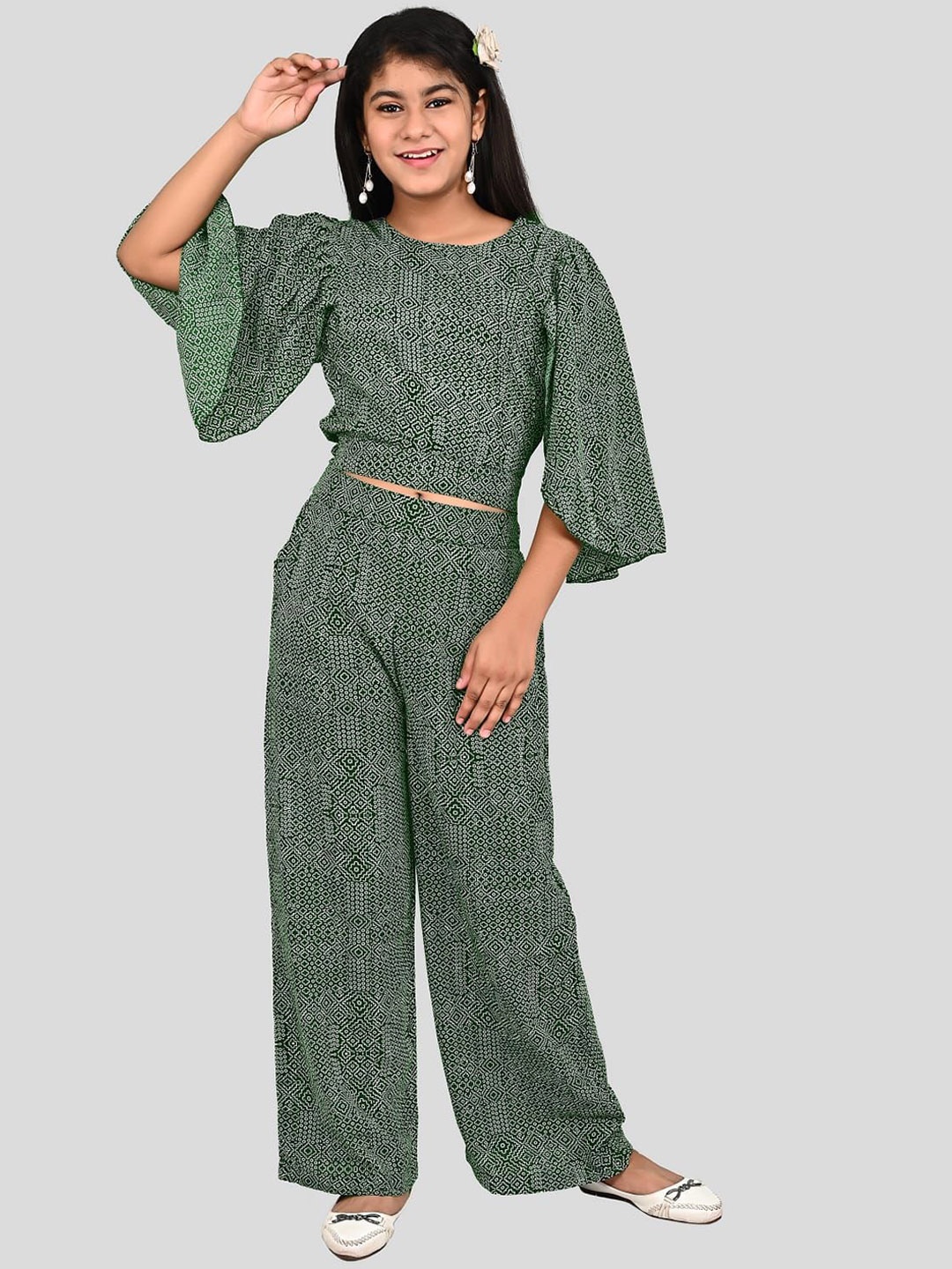 

FELLAMO Girls Printed Flared Sleeves Top With Palazzos, Green