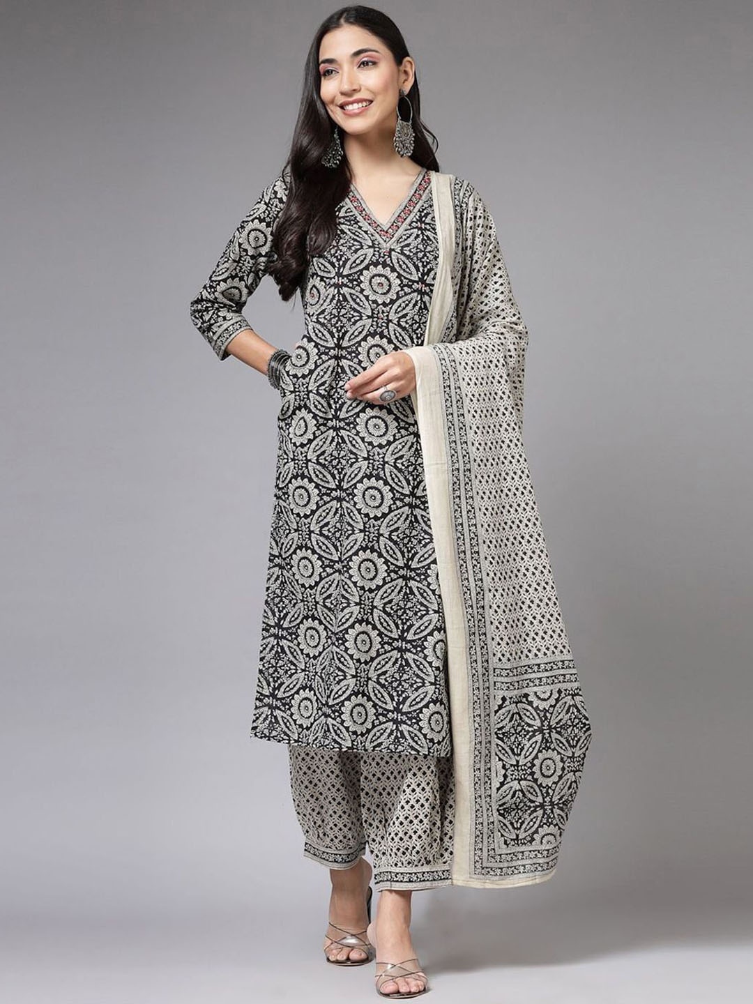 

7Threads Floral Printed V-Neck Straight Kurta With Salwar & Dupatta, Black