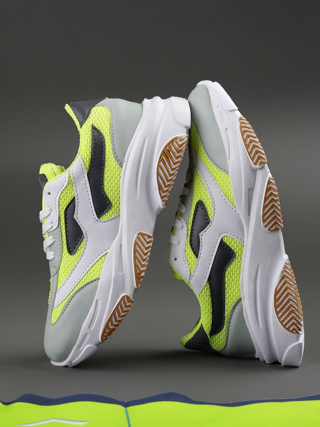 

Woakers Women Colourblocked Sneakers, Lime green