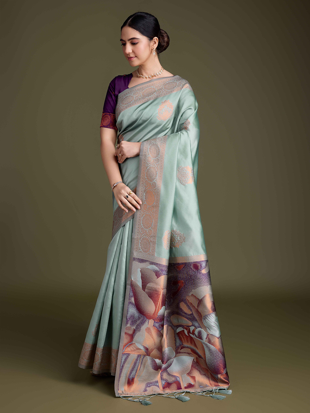 

Mitera Woven Design Saree With Blouse Piece, Green