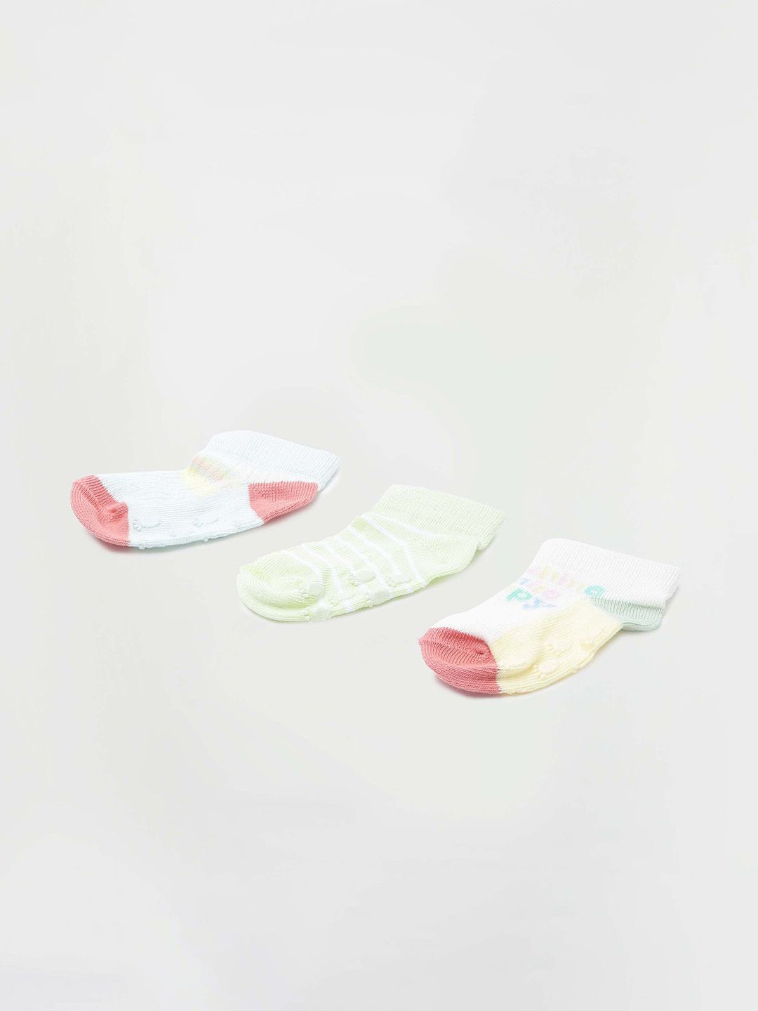 

max Boys Pack Of 3 Patterned Ankle-Length Socks, White