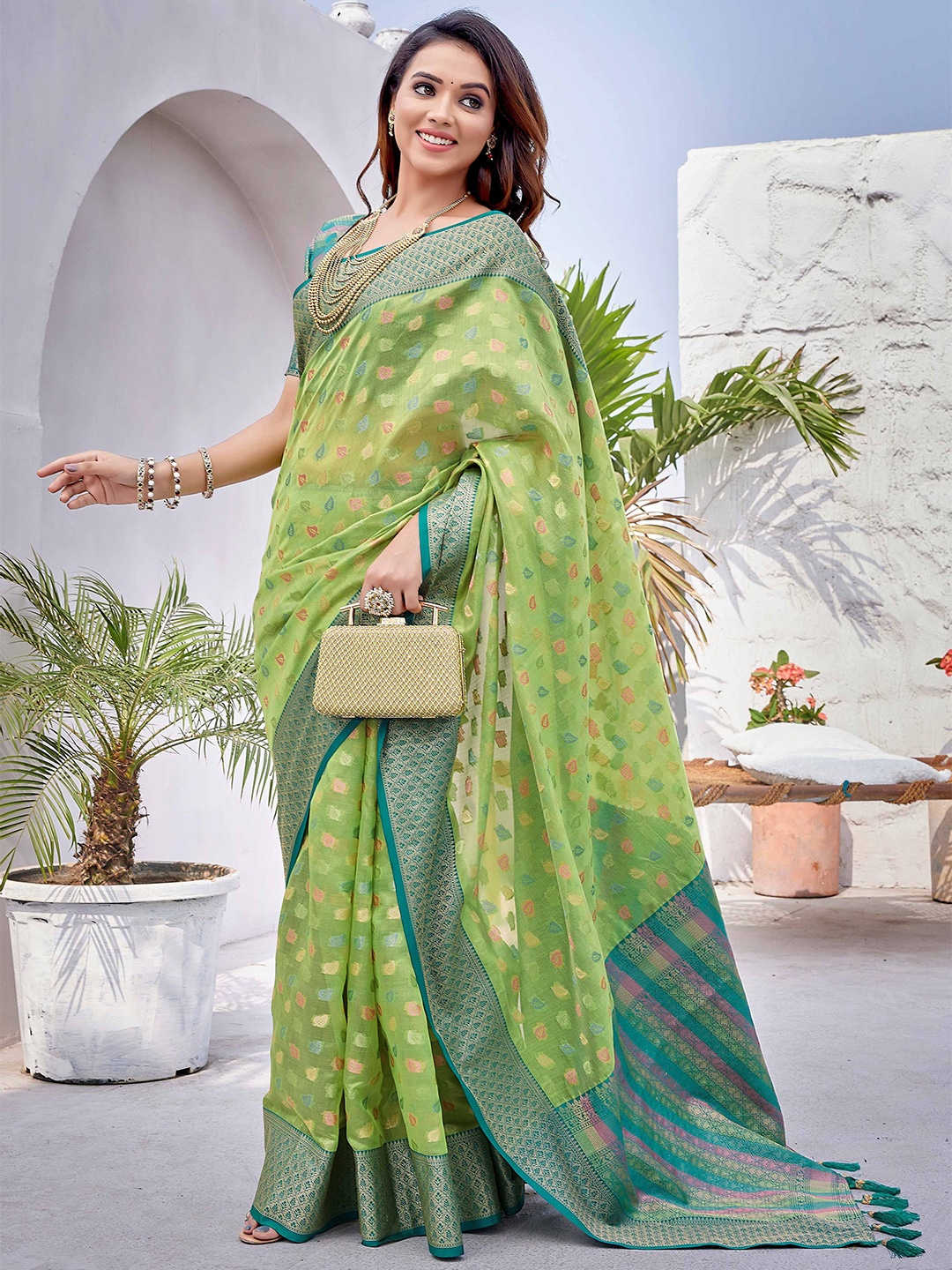 

HEER FASHION Paisley Zari Banarasi Saree, Green