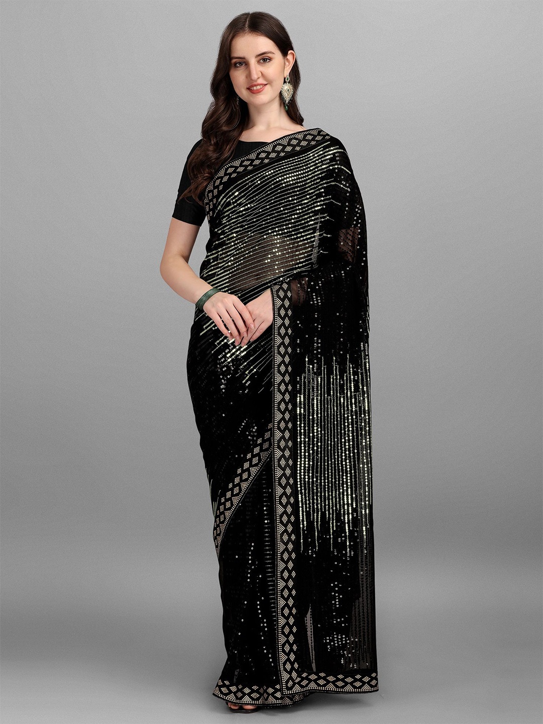 

QVAZOR Embellished Sequinned Pure Georgette Heavy Work Saree, Green
