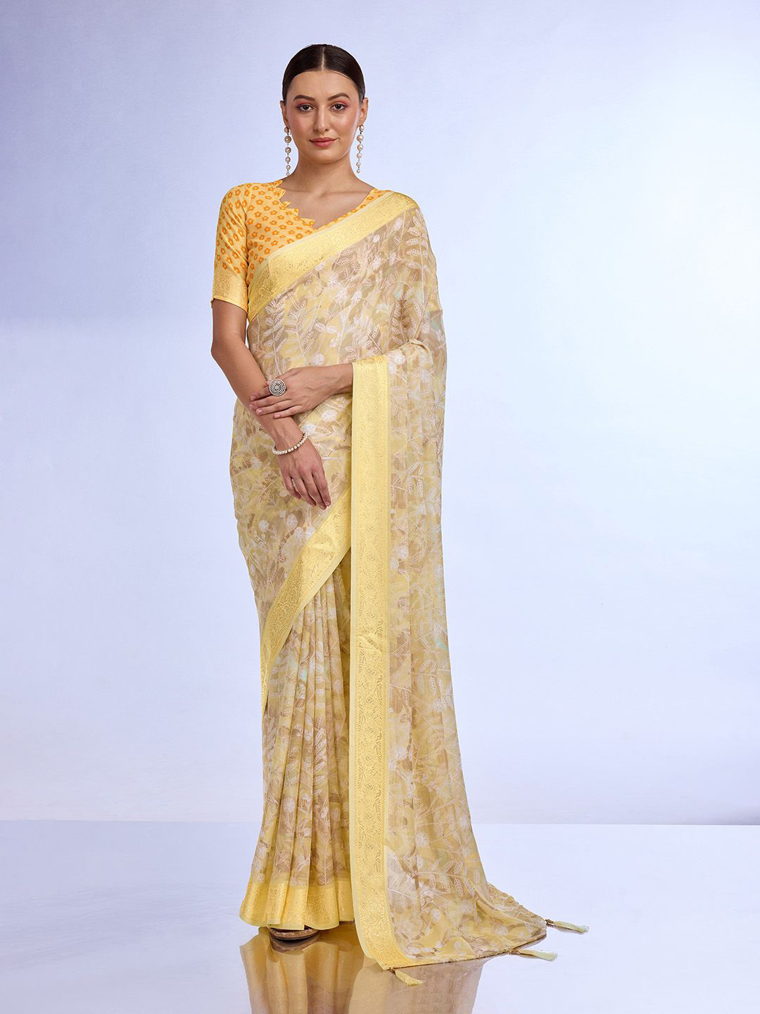 

Ishin Floral Zari Pure Georgette Saree, Yellow
