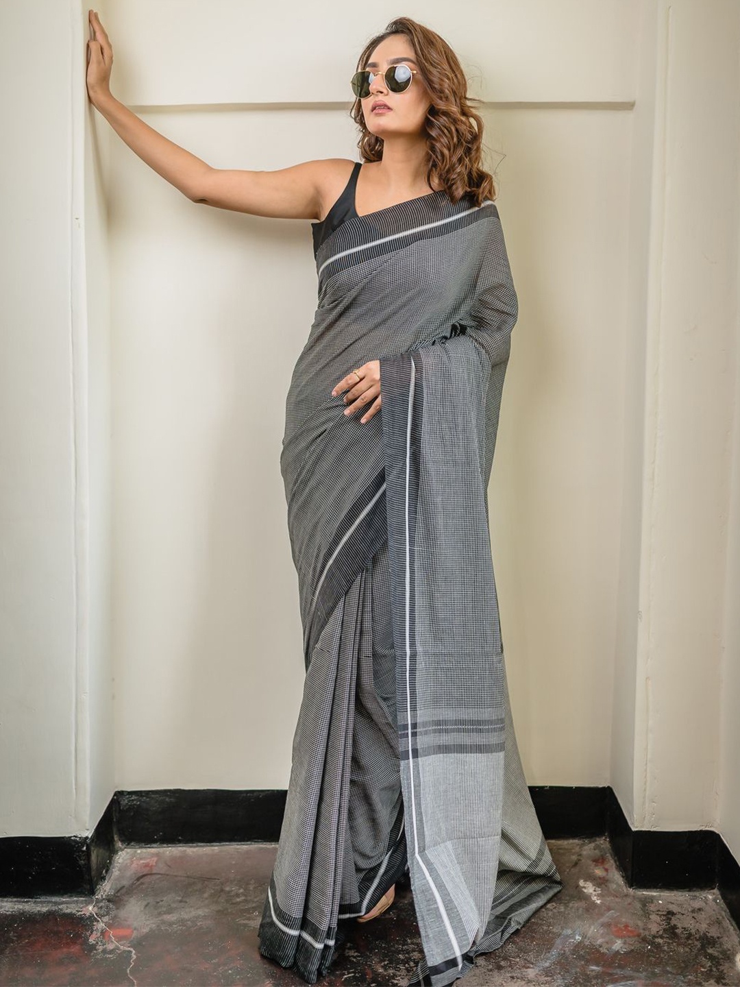 

RODDUR Striped Pure Cotton Saree, Black