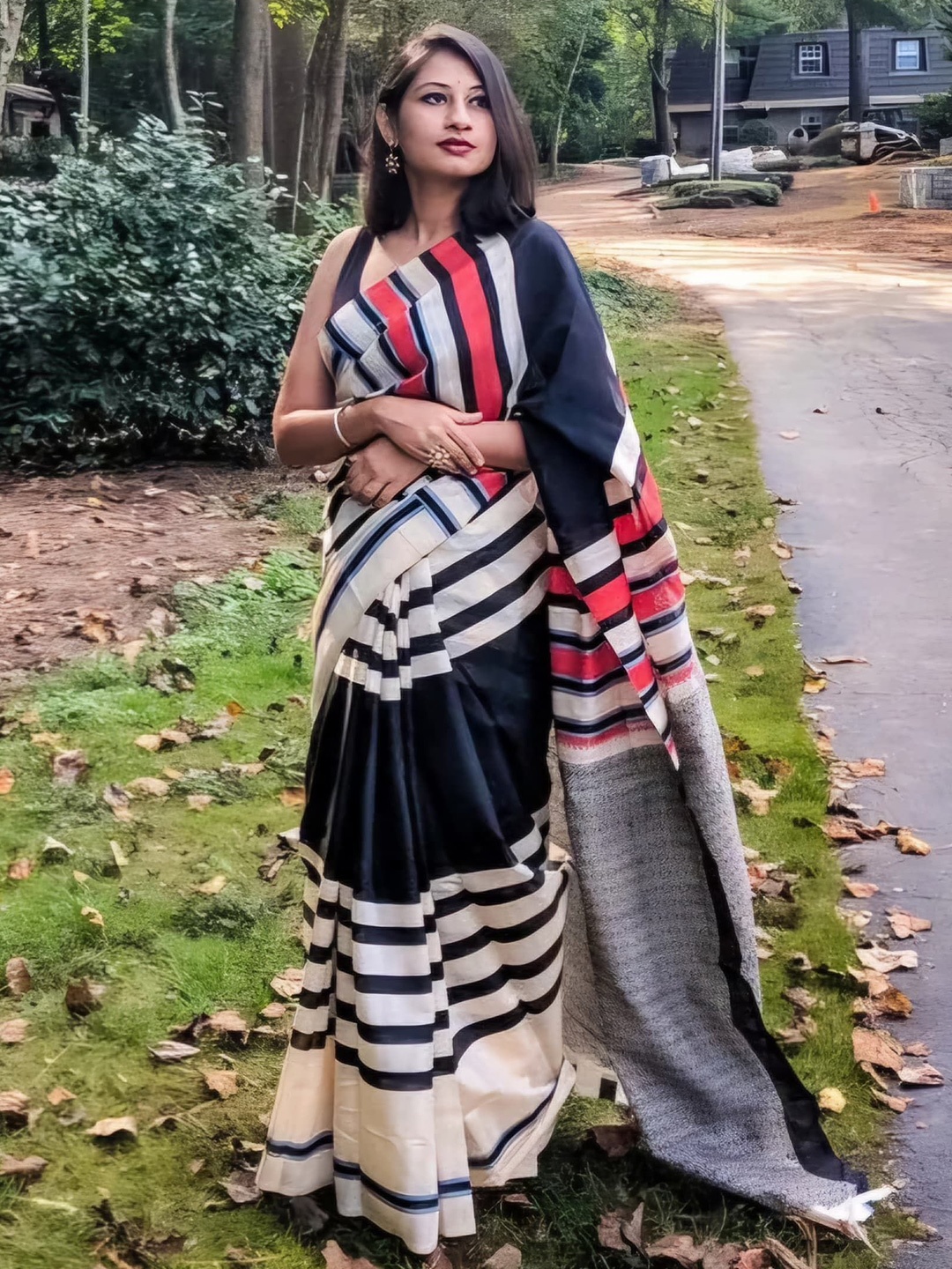 

ARPITA FASHION Striped Printed Pure Cotton Saree, Black