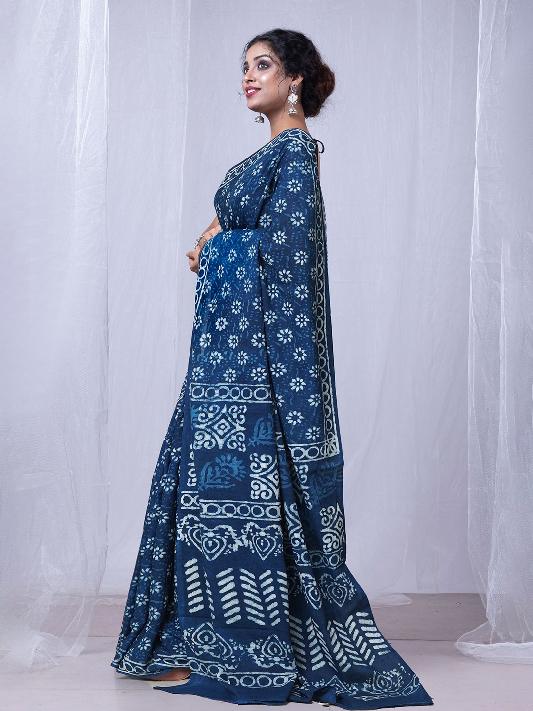 

Unnati Silks Dabu Pure Cotton Handloom Dabu Saree, Blue