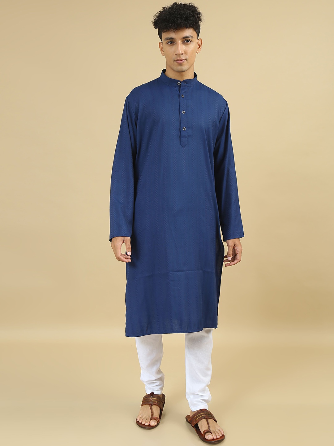 

TATTVA Geometric Woven Design Mandarin Collar Regular Kurta with Pyjamas, Navy blue