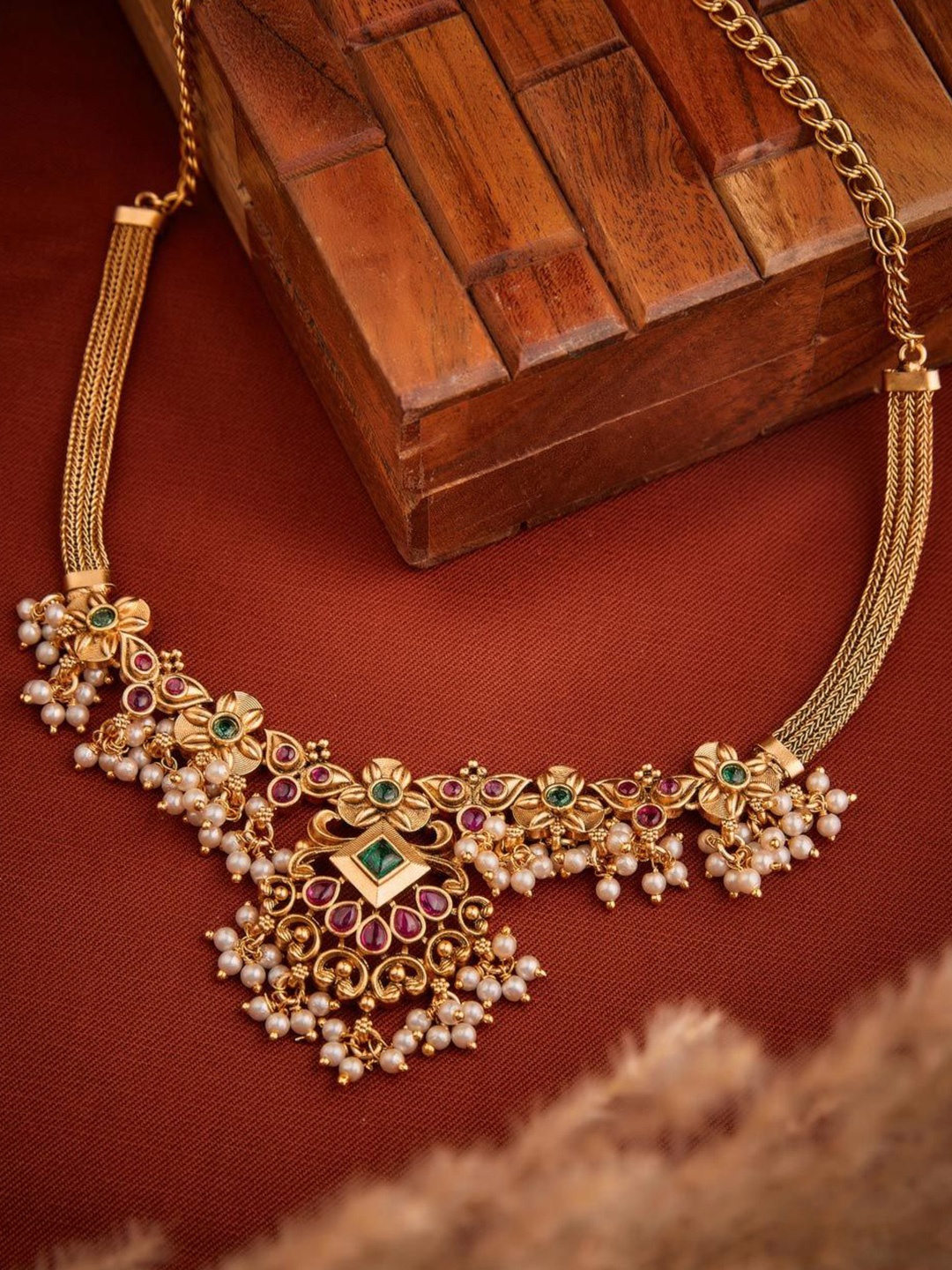 

Fabindia Artificial Stones and Beads Necklace, Gold
