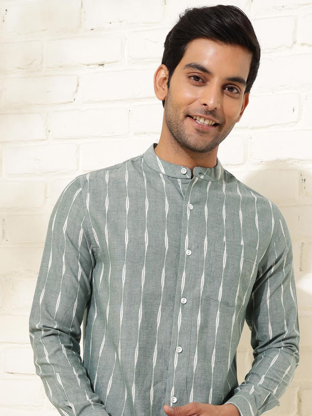 

Fabindia Men Slim Fit Opaque Striped Casual Shirt, Green