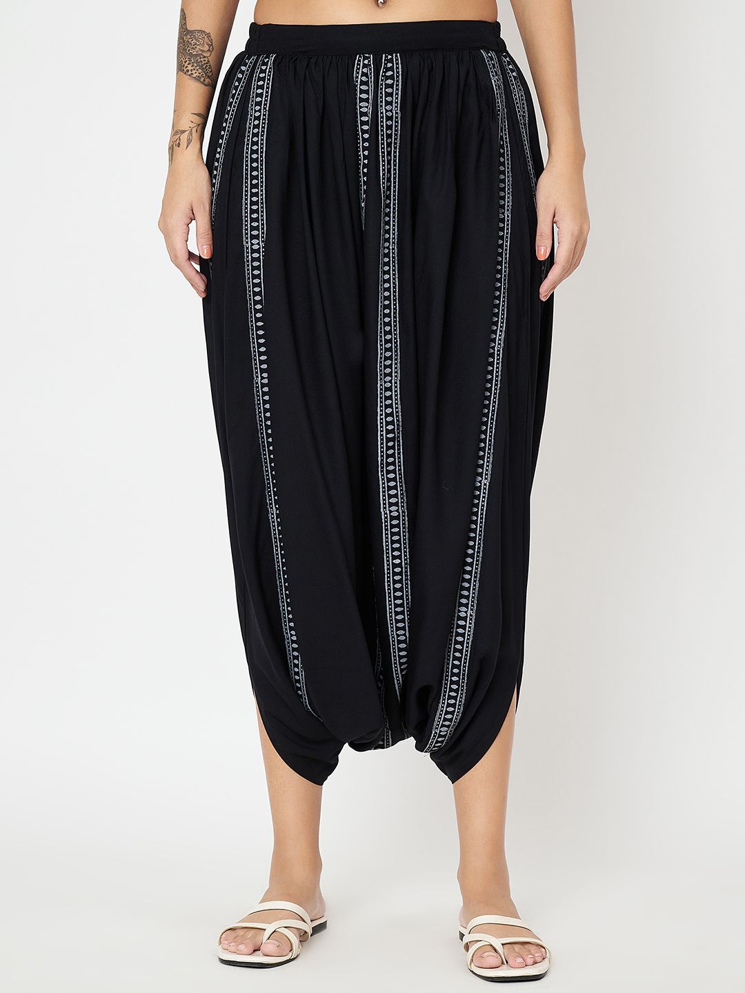 

9rasa Women Block Printed Mid-Rise Harem Pants, Black