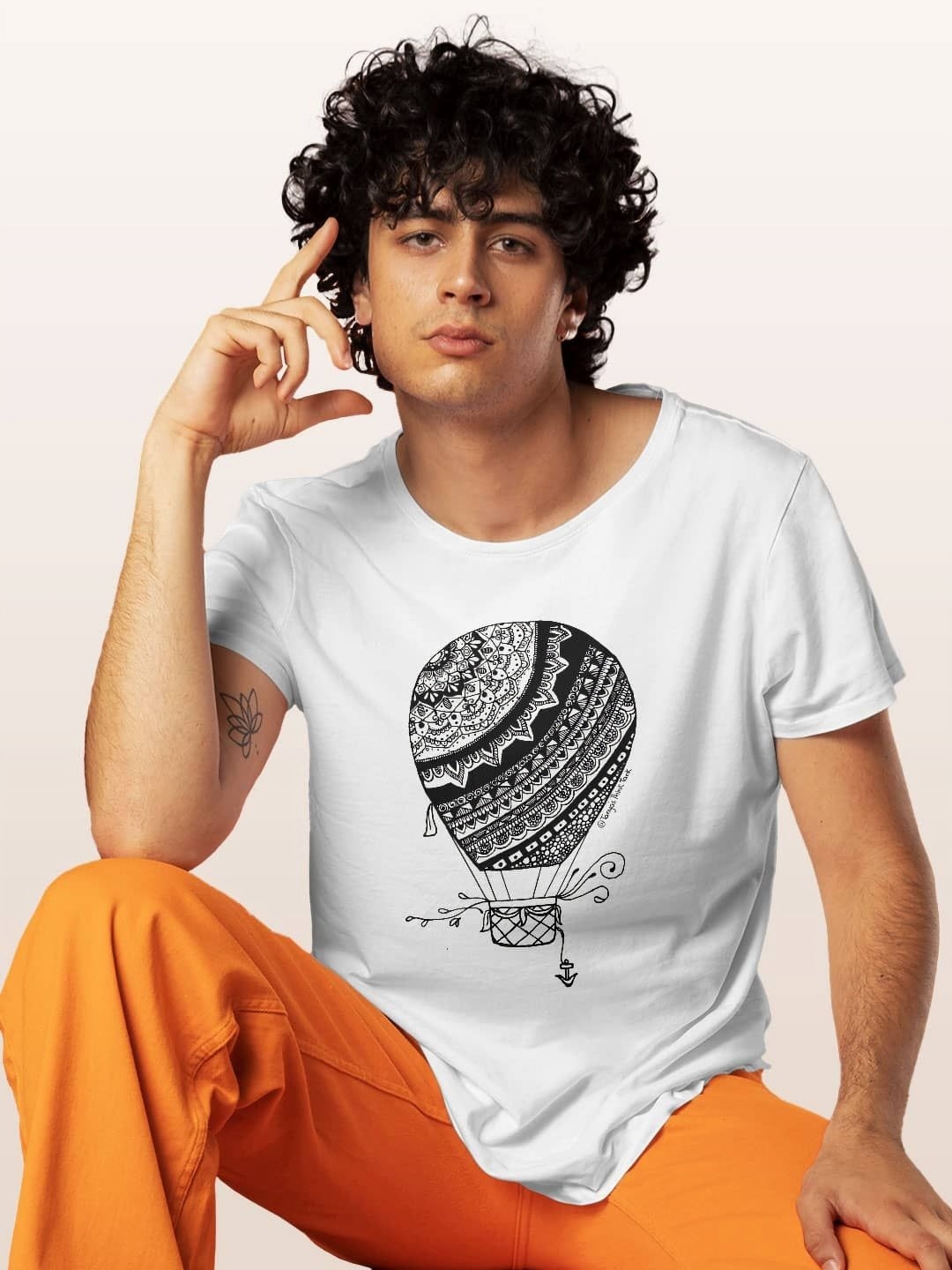 

macmerise Men Printed Extended Sleeves T-shirt, White