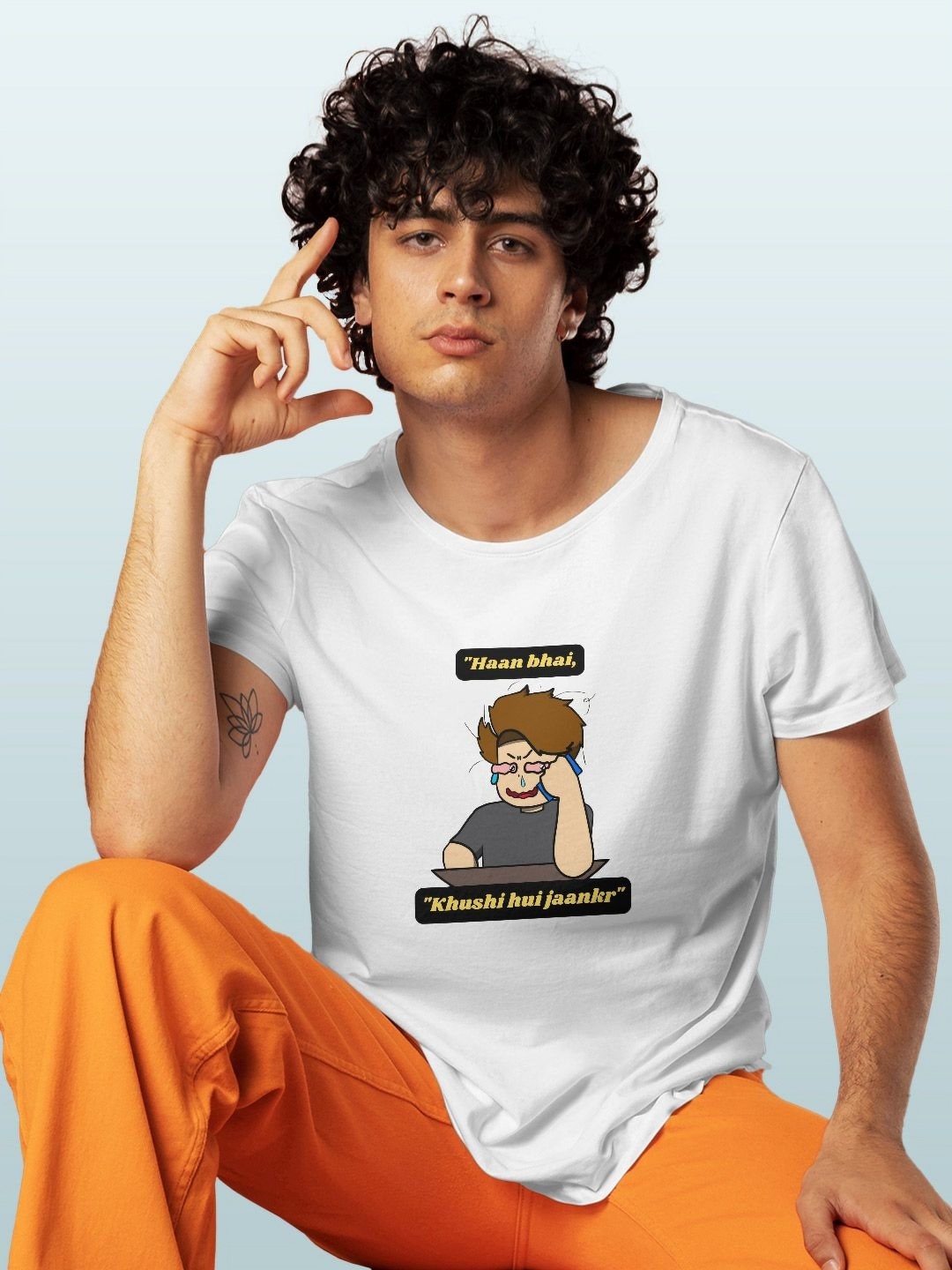 

macmerise Men Printed Extended Sleeves Applique T-shirt, White