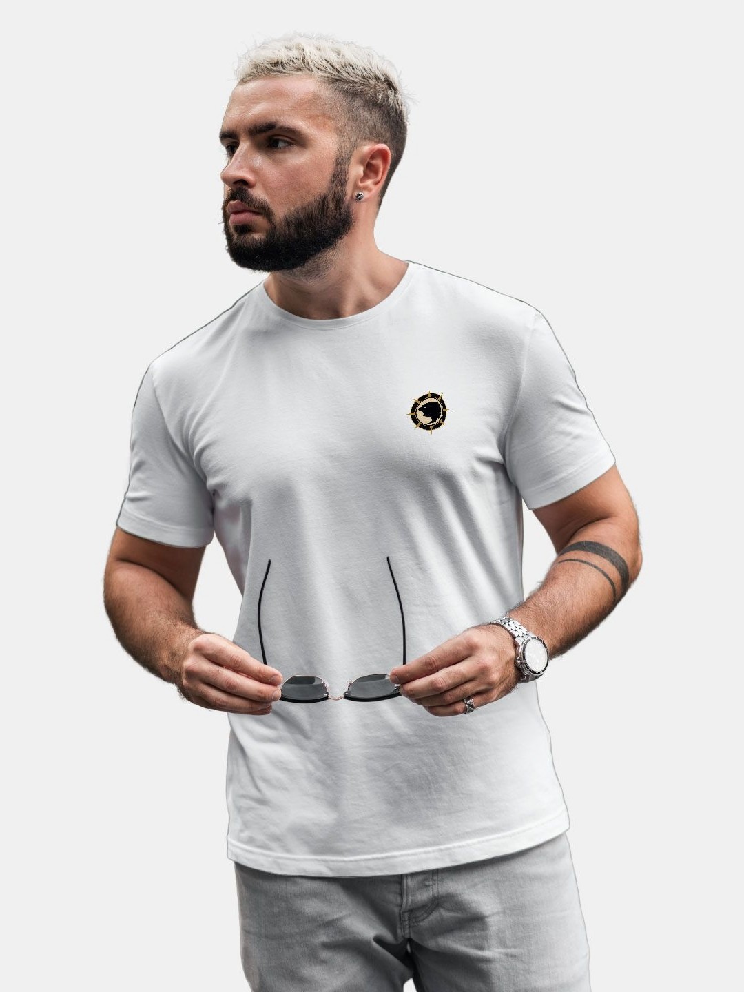 

macmerise Men Extended Sleeves Applique T-shirt, White