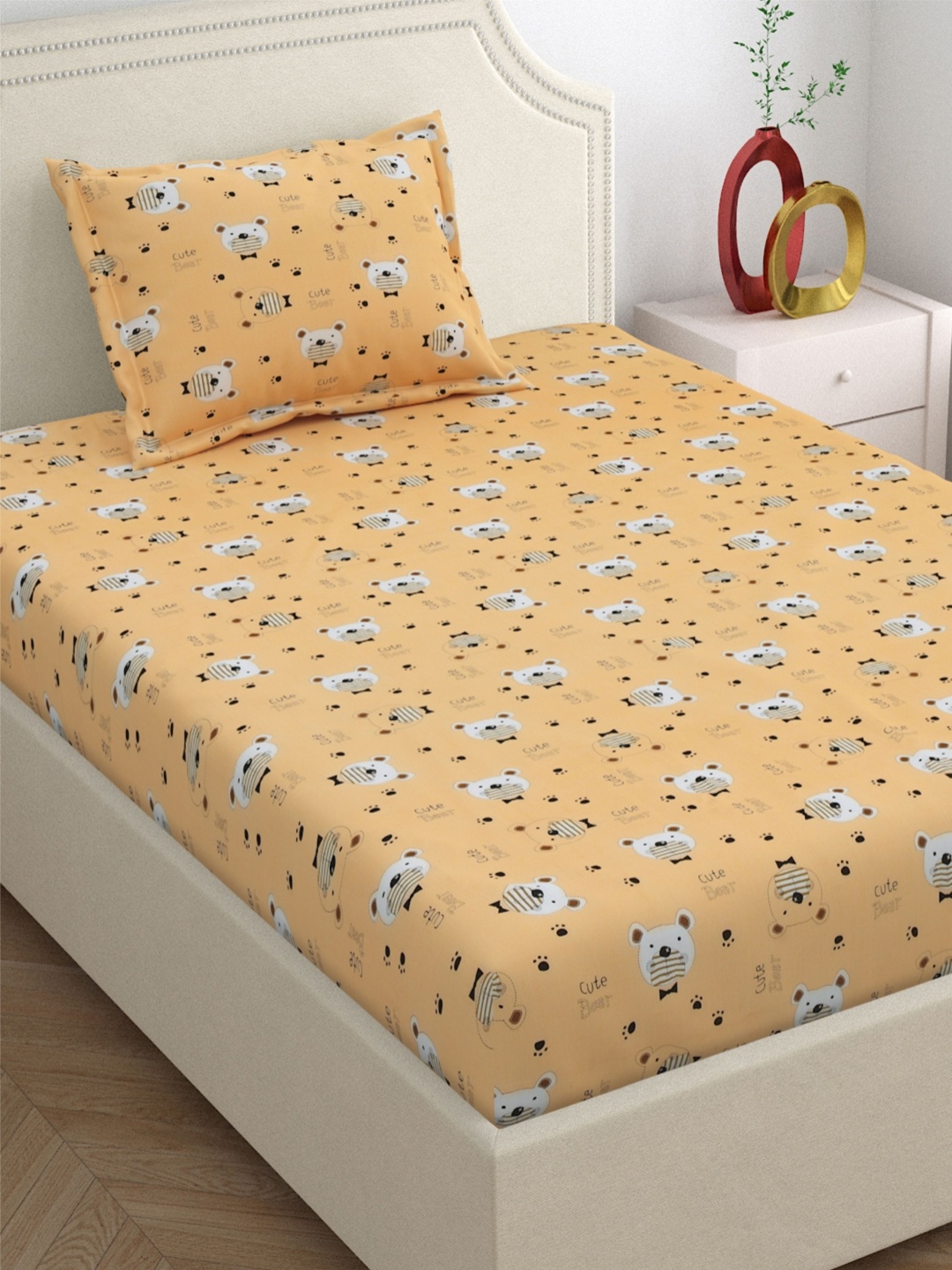

DREAM WEAVERZ Orange & White Printed Cotton 220 TC Single Bedsheet with 1 Pillow Covers