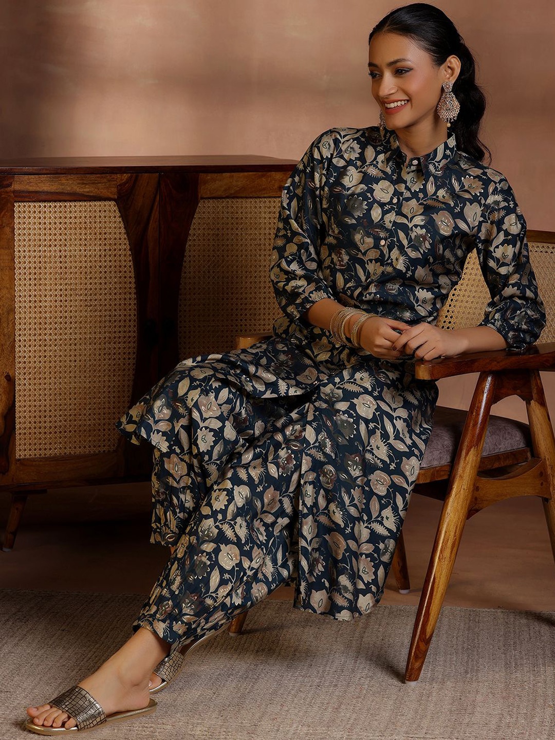 

Libas Floral Printed Shirt Collar A-Line Kurta With Salwar, Green