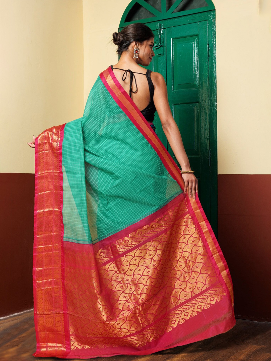 

Unnati Silks Checked Zari Pure Cotton Handloom Gadwal Saree, Green