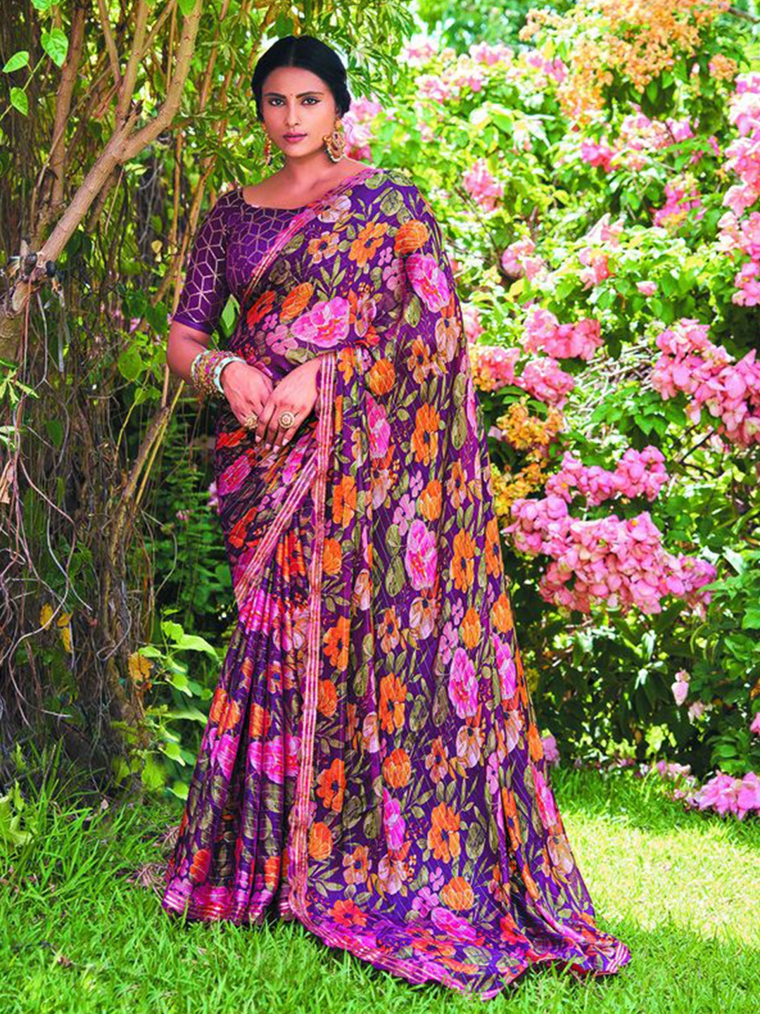 

Panzora Floral printed Saree With Blouse Piece, Violet