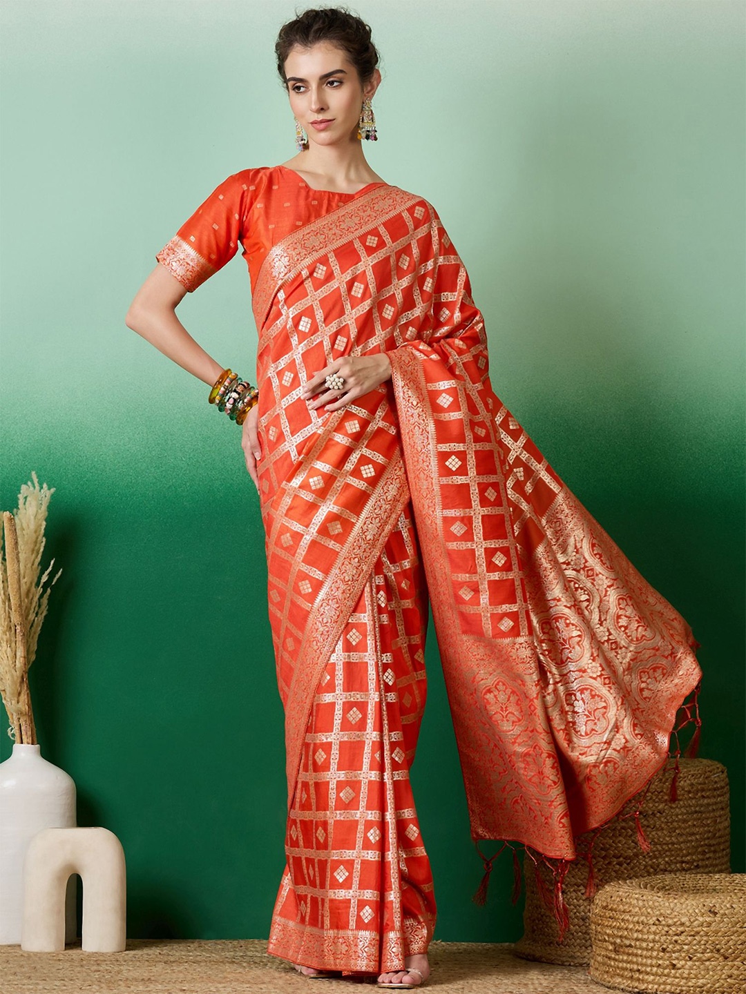 

VIRICA Checked Woven Design Zari Saree, Orange