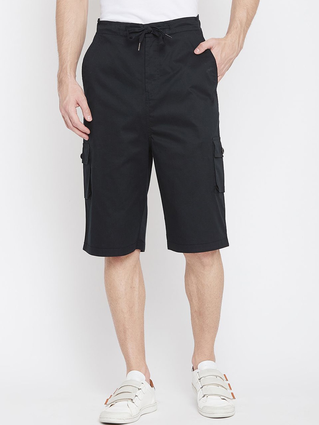 

Hypernation Men Cotton Mid-Rise Regular Fit Cargo Shorts, Black