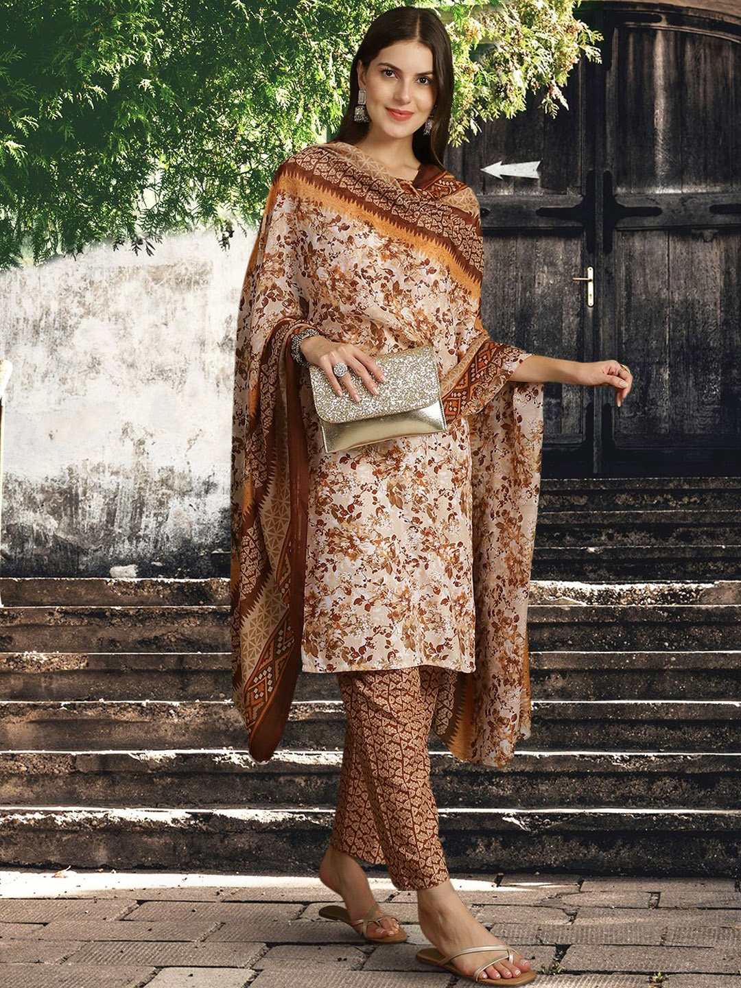 

Ethnic basket Floral Printed Pure Cotton Straight Kurta with Trousers & Dupatta, Beige