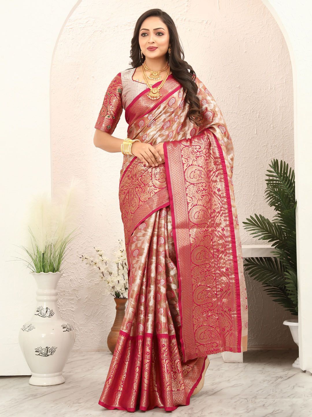 

Dori Ethnic Motif Zari Woven Banarasi Saree, Pink