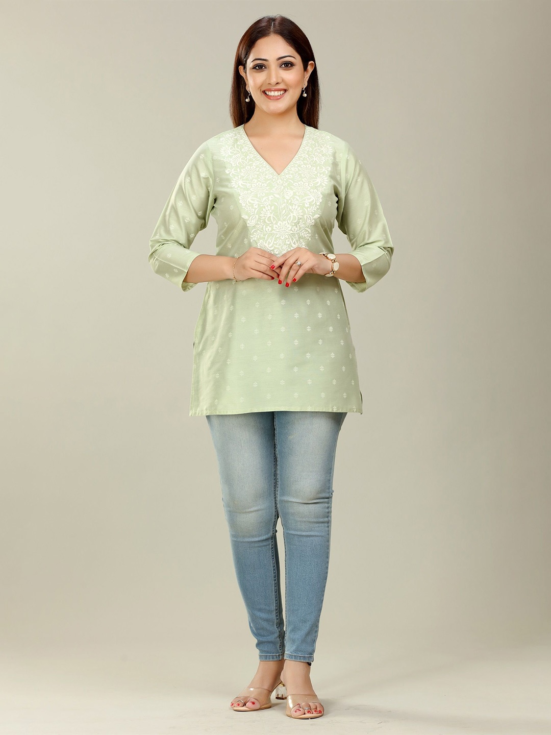 

COTTON CULTURE Floral Embroidered V-Neck Kurti, Green