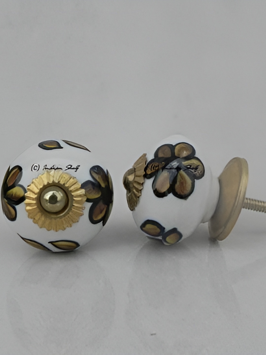 

Indianshelf Brown & White 4 Pieces Printed Round Ceramic Drawer Knobs